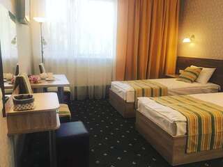 Отель RioRo Миргород Просторный двухместный номер с 2 отдельными кроватями-8